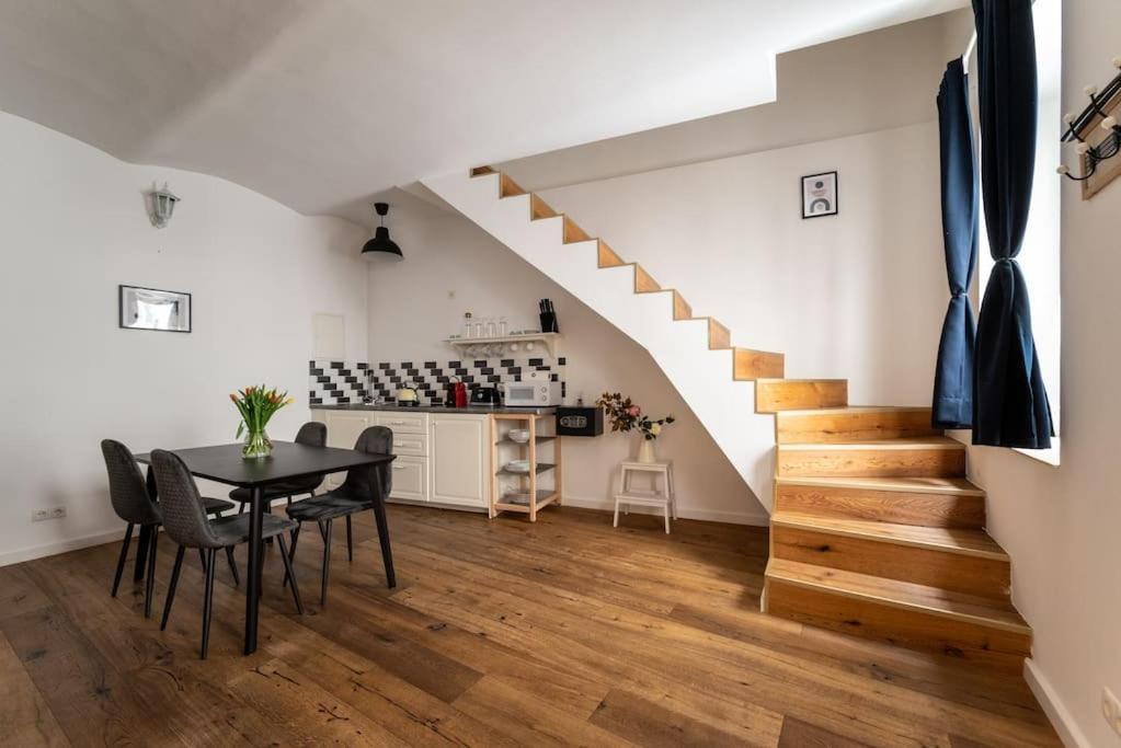 Ferienwohnung Cozy 1Br Duplex Near Center By Hm Wien Exterior foto