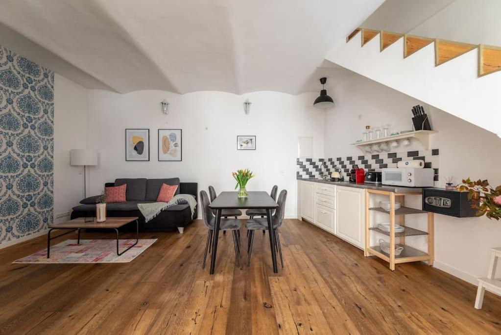 Ferienwohnung Cozy 1Br Duplex Near Center By Hm Wien Exterior foto